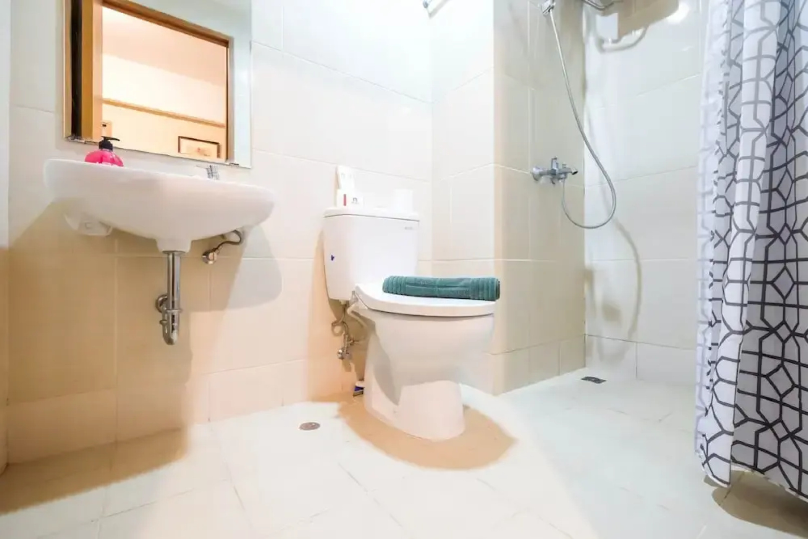 Comfortable 1Br The Oasis Lippo Cikarang Apartment