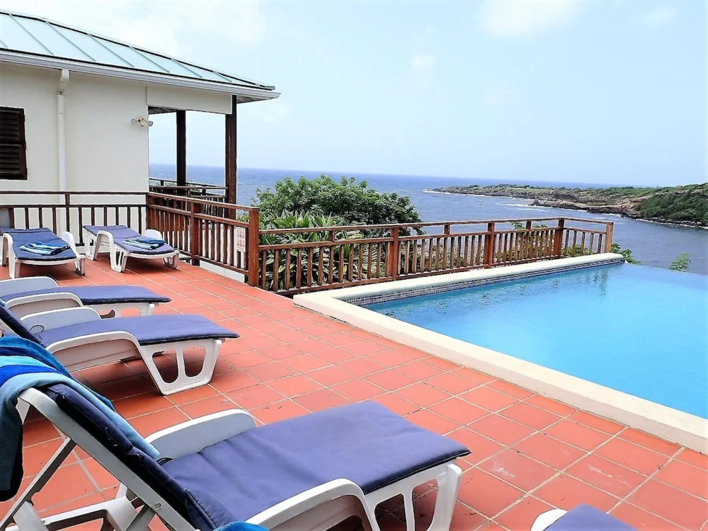 Two Bays Beach Villa Apartment and Studios