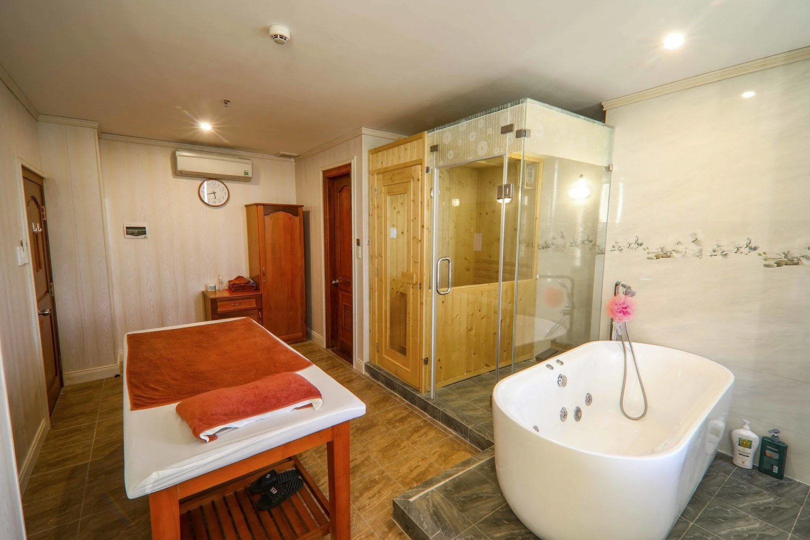 Huong Viet Hotel Quy Nhon - Beachfront