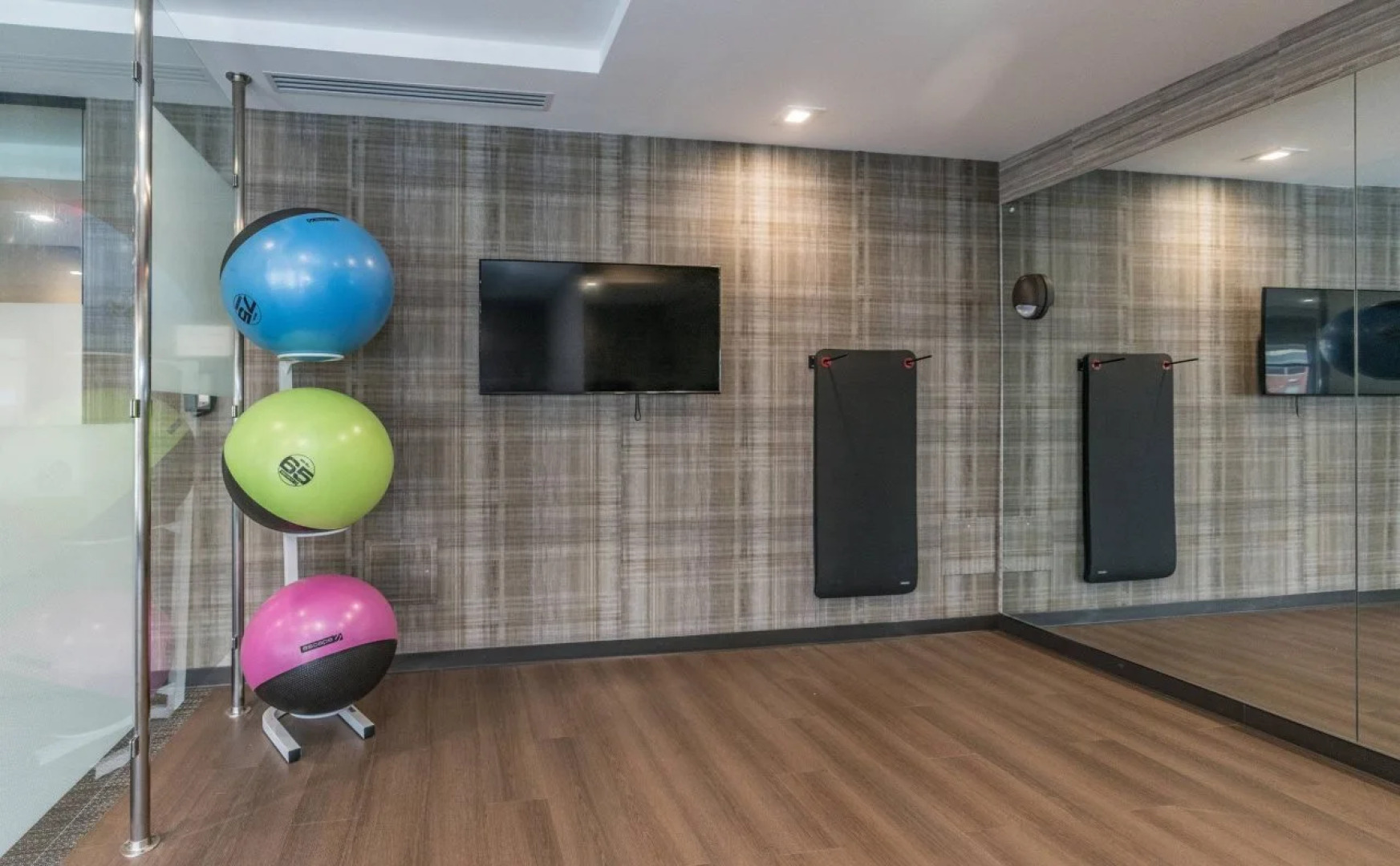 Courtyard by Marriott West Springfield