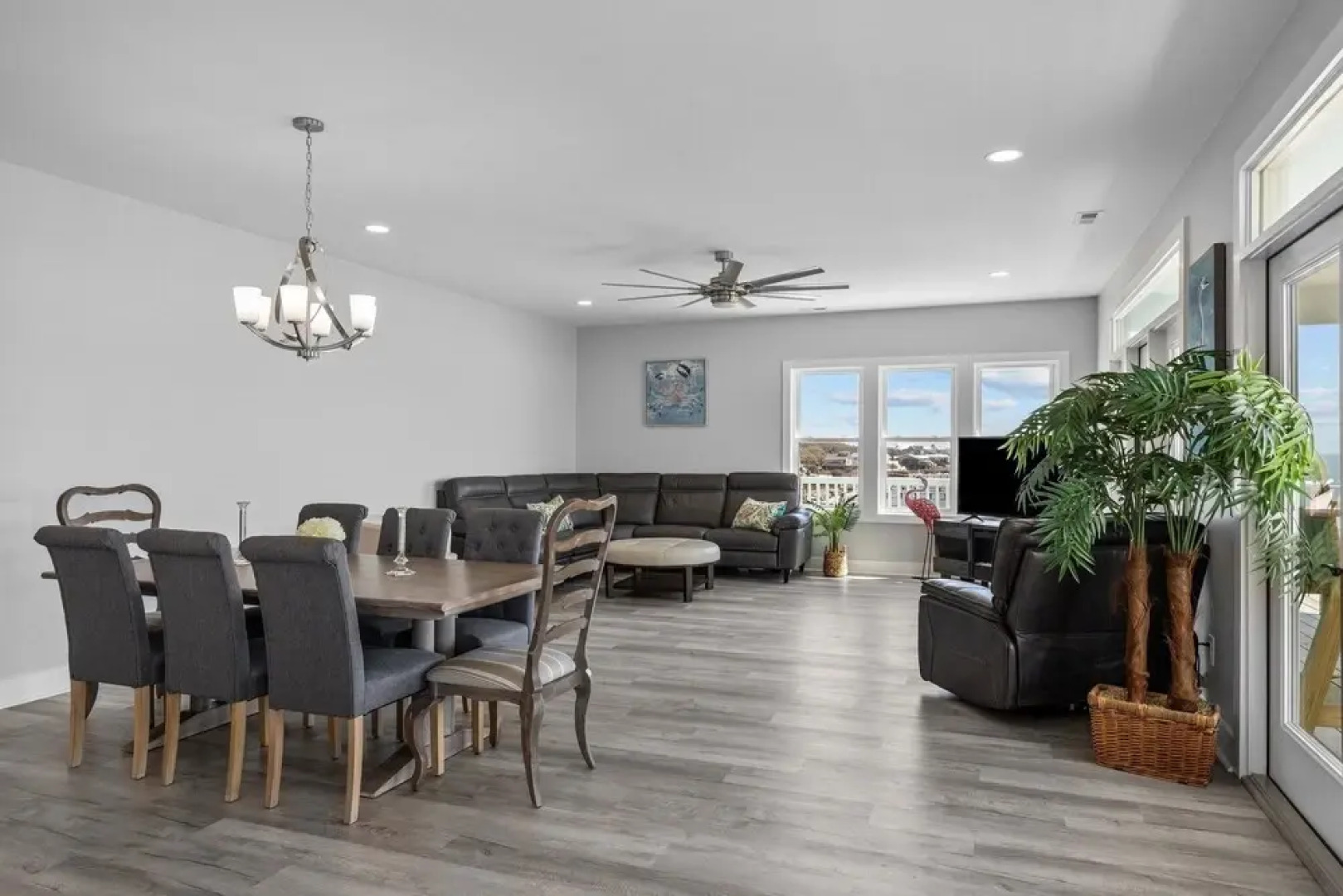 Lookout Harbor 7 Bedroom Home by RedAwning