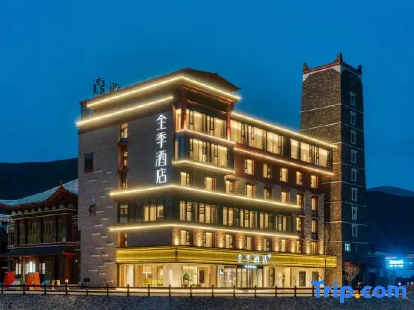 JI Hotel (Kangding Xinduqiao Town Photography Paradise Small Town)