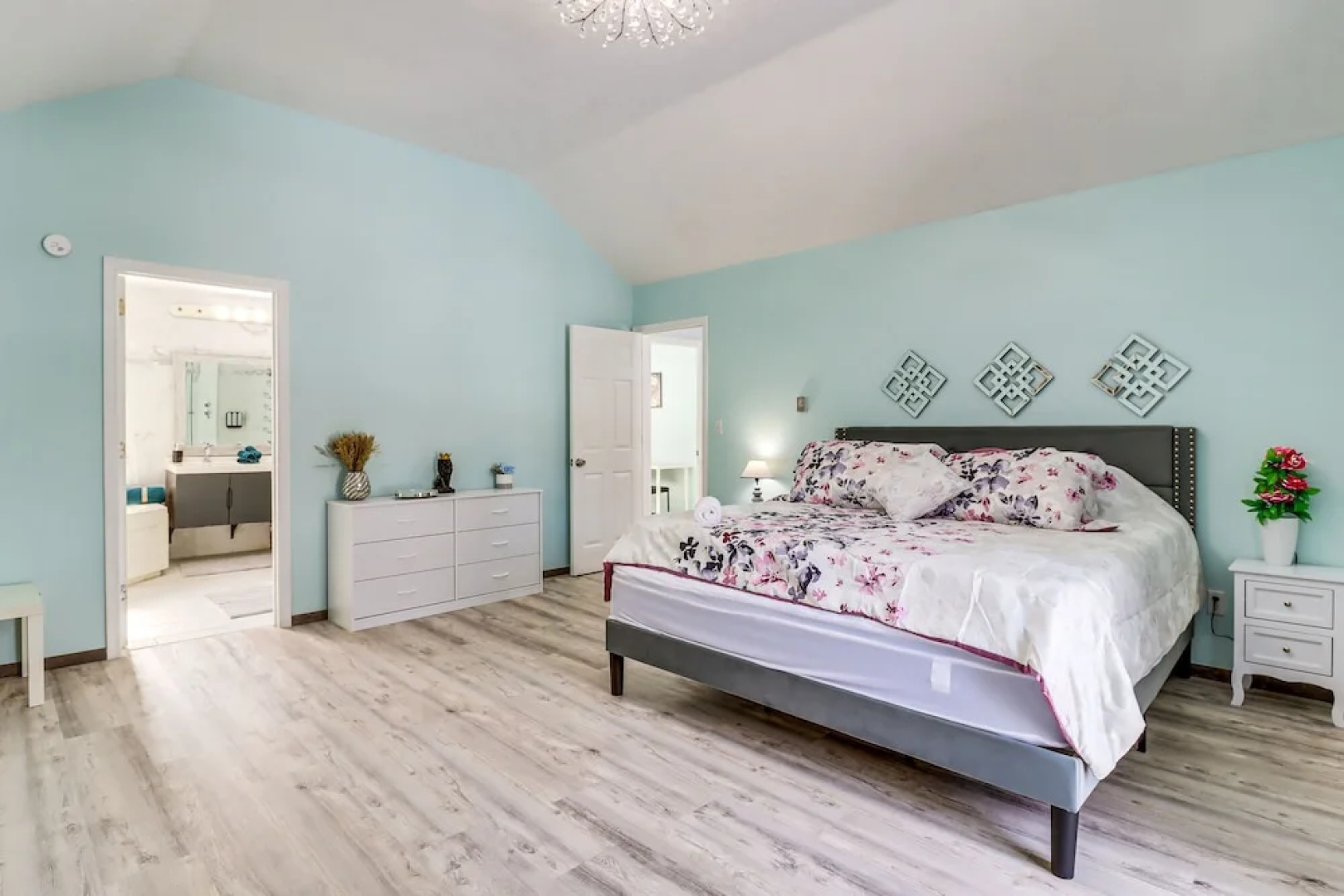 Long Pond Home w/ Private Hot Tub & Game Room