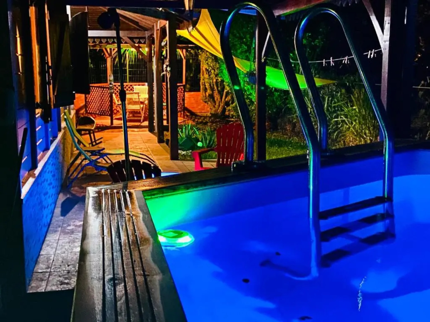 Magnifique Lodge en bois avec piscine et jardin de 800 m2