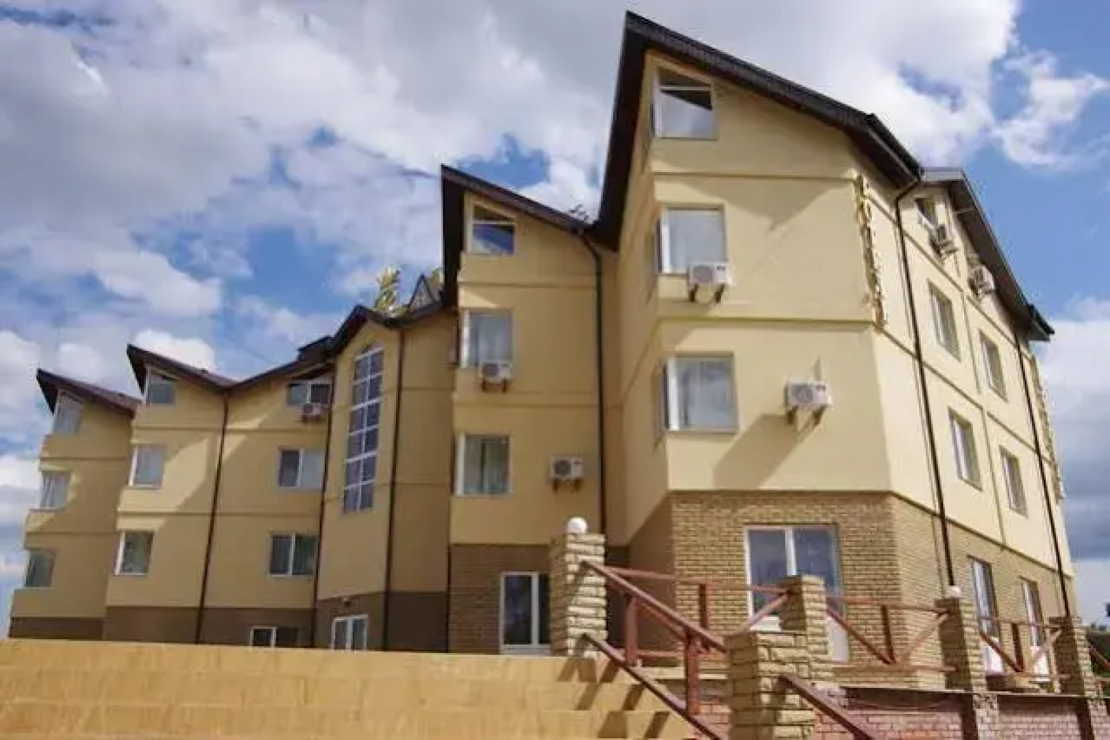 Vlada Hotel