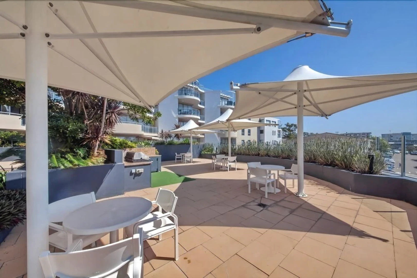 Cote D'Azur, Unit 40/61 Donald Street