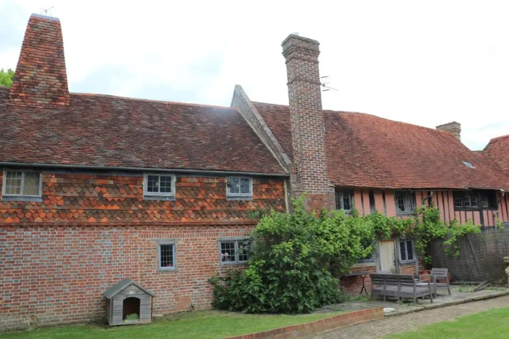 Delightful 4BD Home Full of Flair Edenbridge Kent