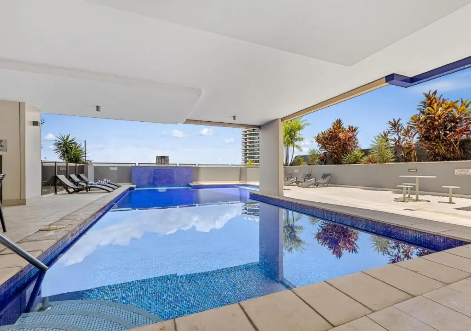 H on Mitchell Apartment Hotel