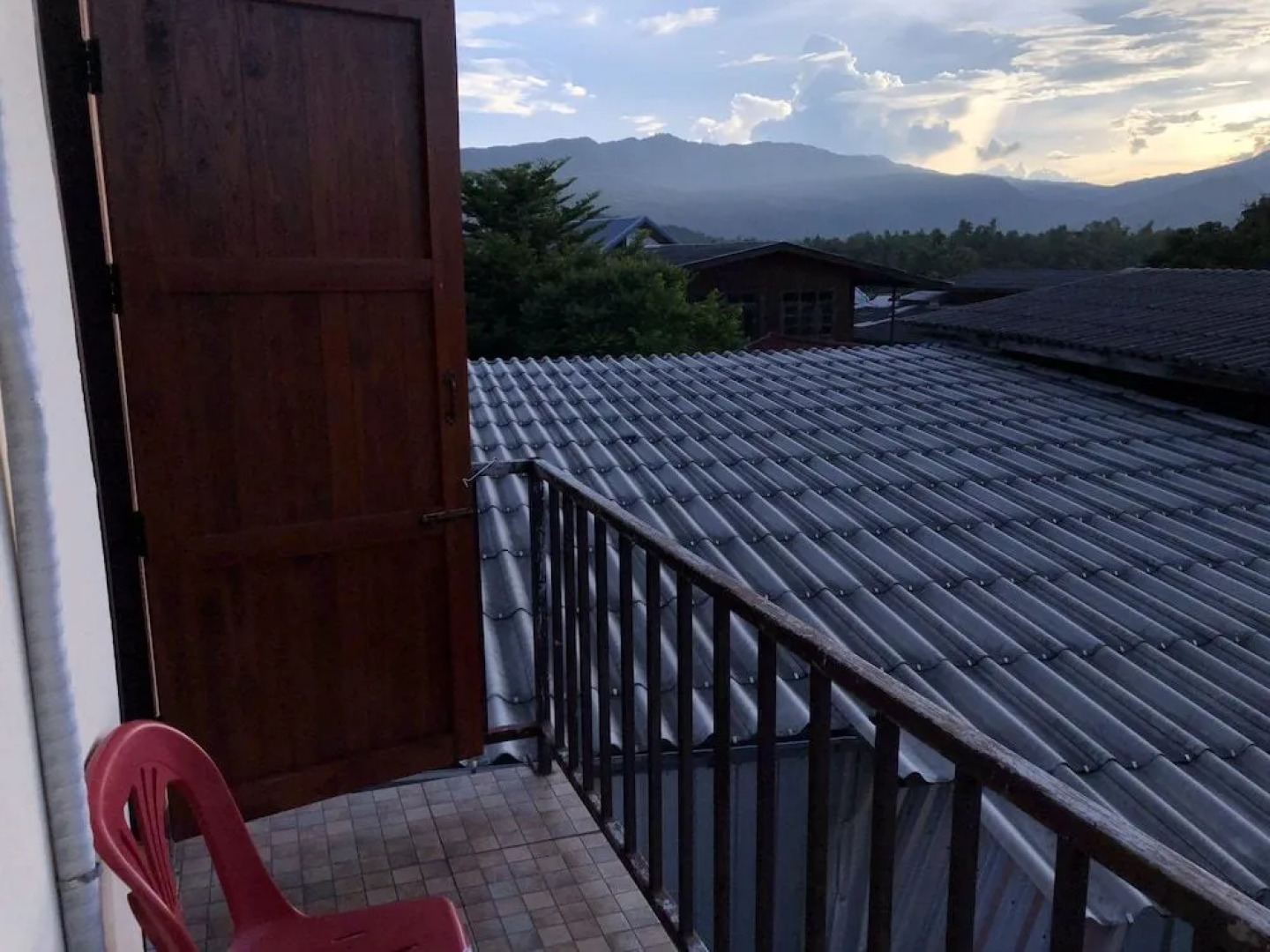 Sandee Place Chomthong