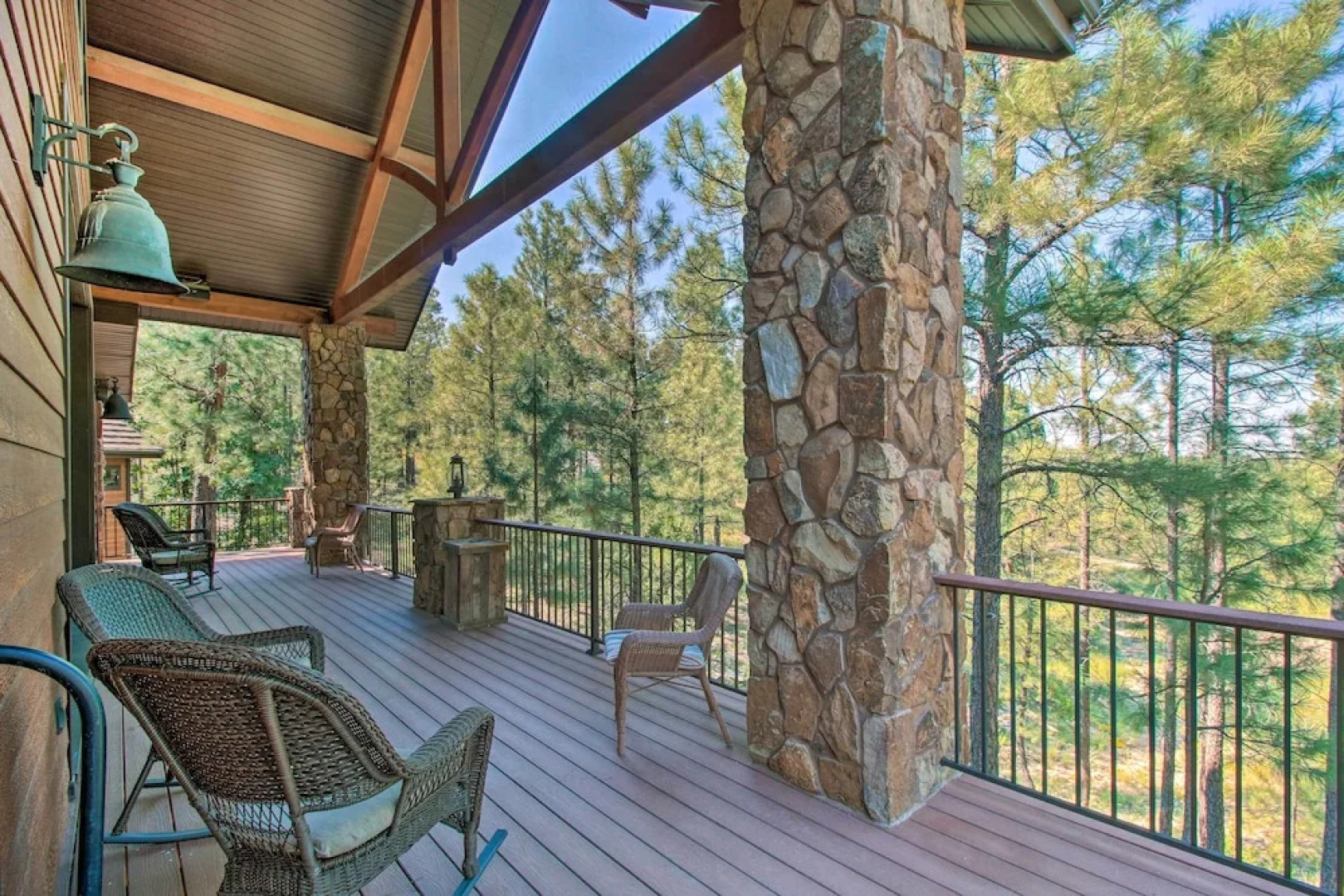 Outdoor Fireplace, Gas Grill: Luxe Heber Cabin!
