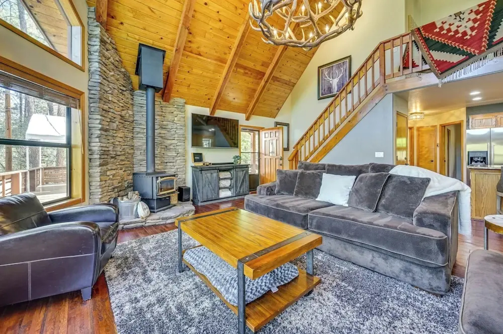 Furnished Deck + Forest Views: Pine Retreat!