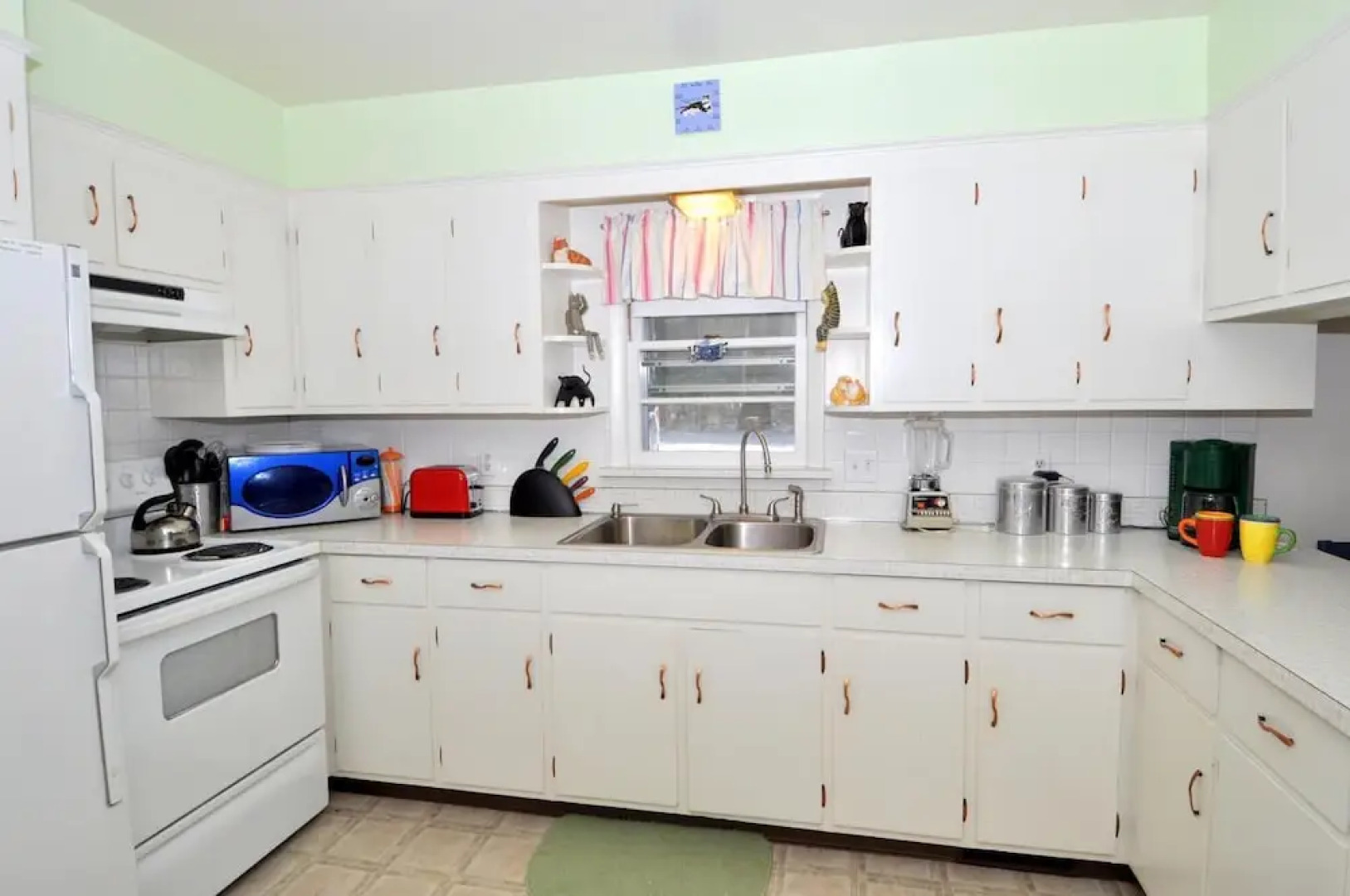 Castle View - A Rancher With a View!