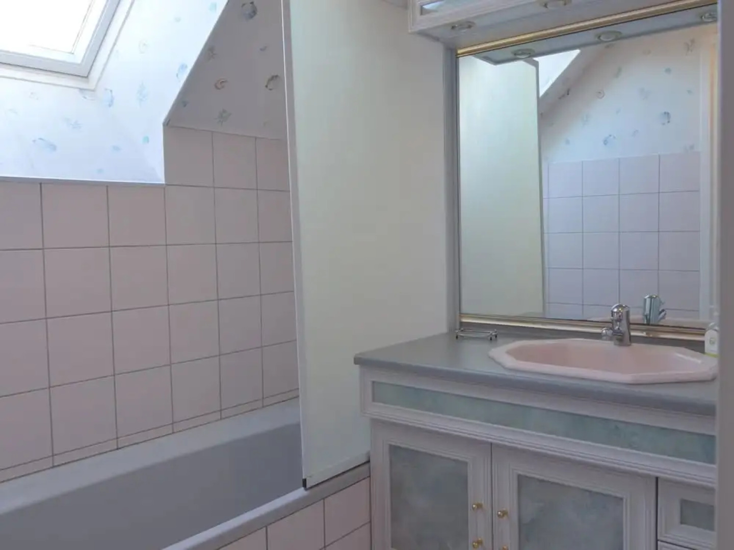 Cozy Holiday Home in Saint-bohaire With Fenced Garden