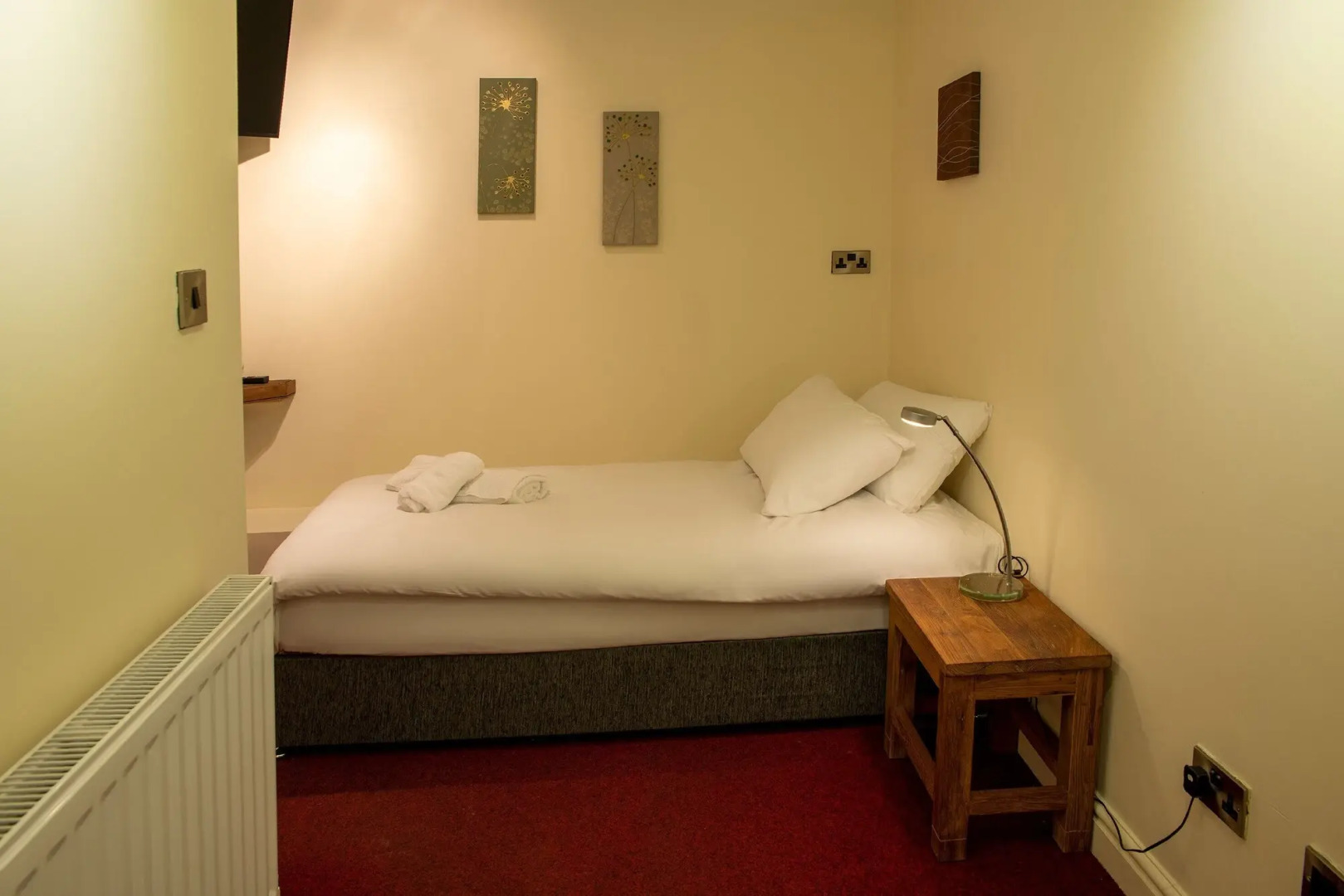 The Knighton Apartment by Paymán Club