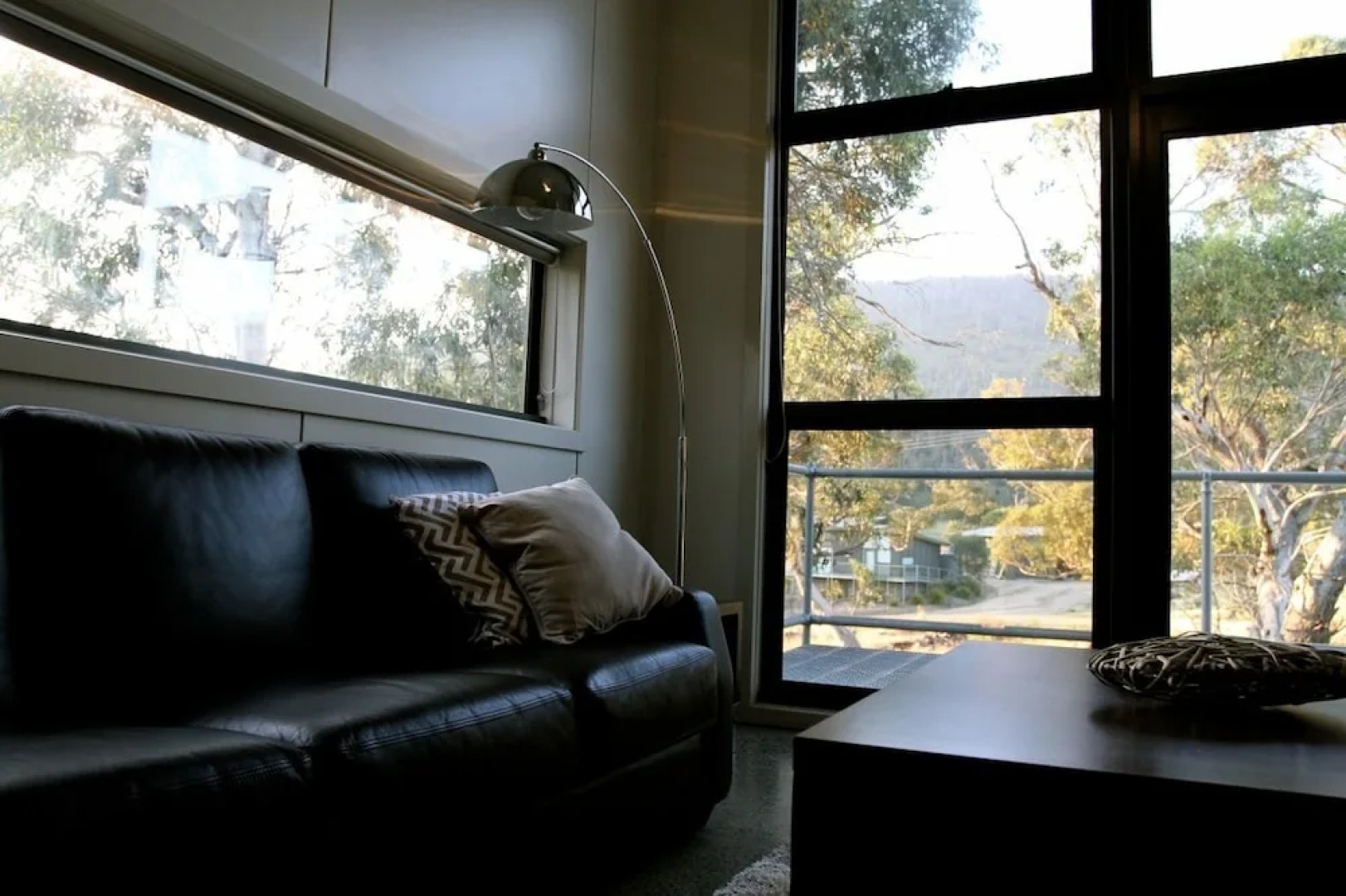 Ecocrackenback 18 'Sustainable, luxurious chalet close to the slopes.'