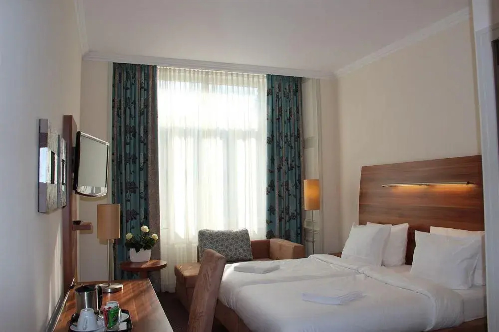 Albert Premier Hotel