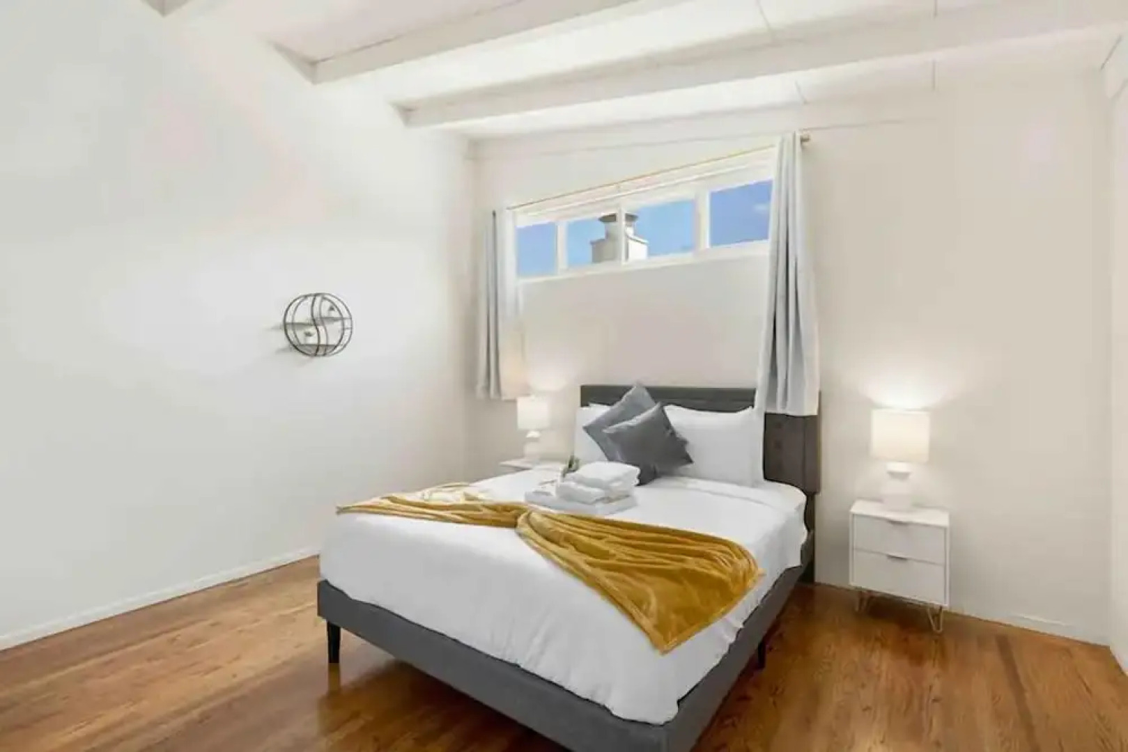 Mid Century Garden View Home Parking