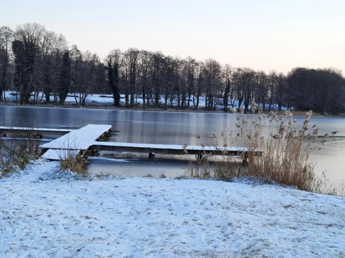 Szary Domek Nad Jeziorem 2