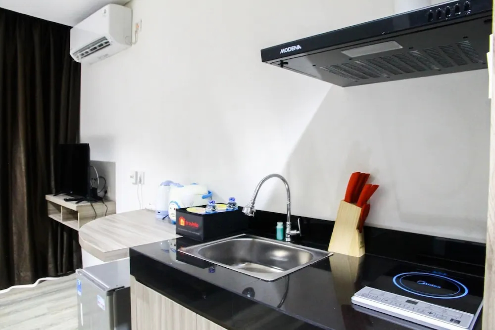 Comfy Studio Room Bintaro Icon Apartment