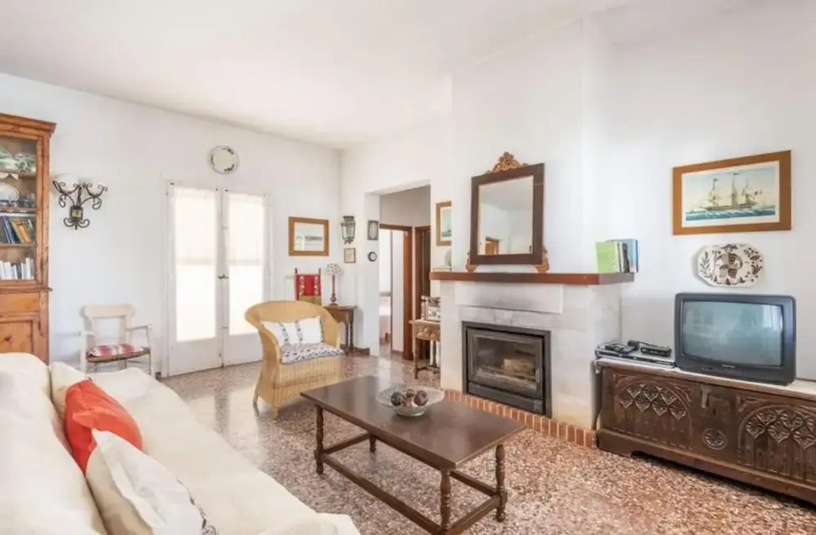 Menorca Chalet Rustic Sunny Retreat by the Sea