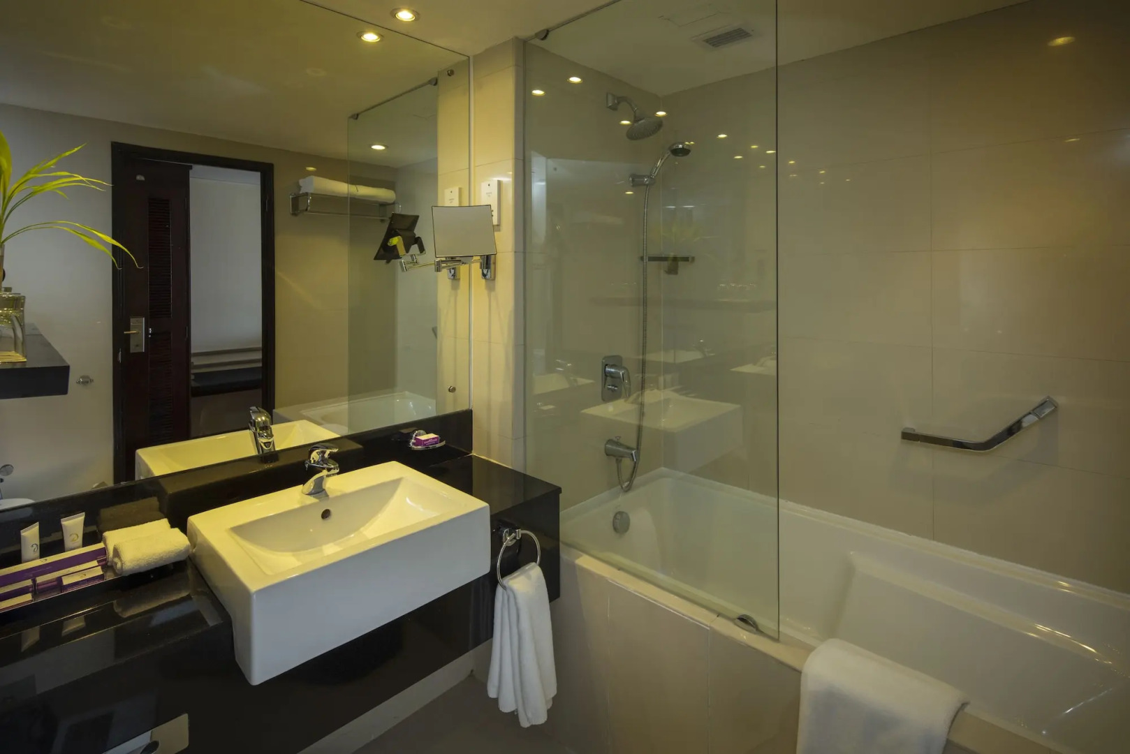 Cinnamon Lakeside Colombo