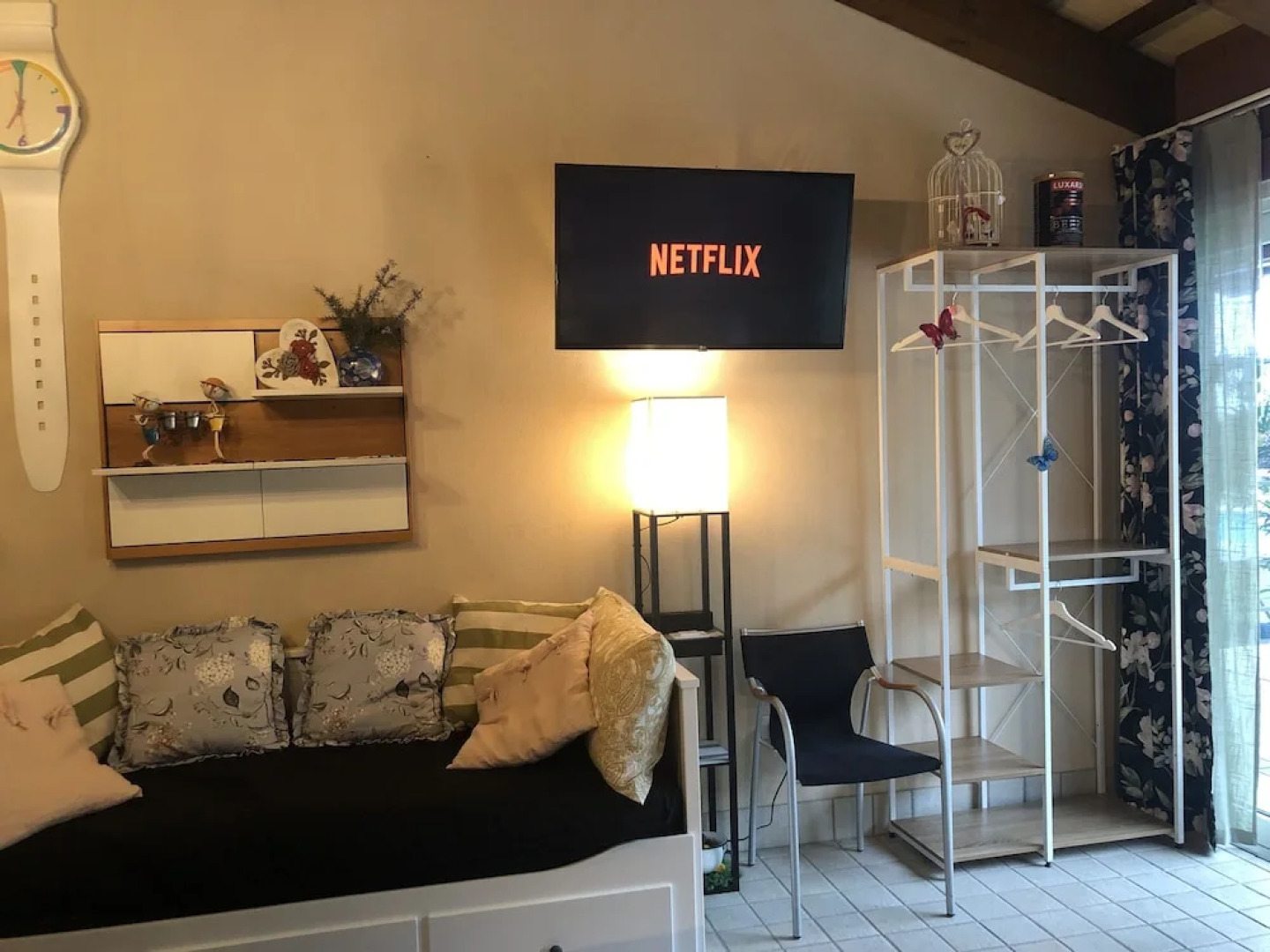 Room in Studio - Studio Apartment With Kitchen in one Room