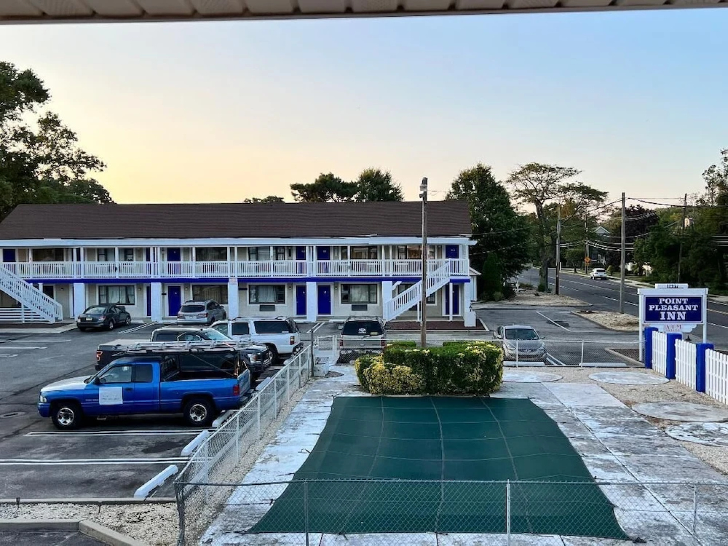 Red Carpet Inn