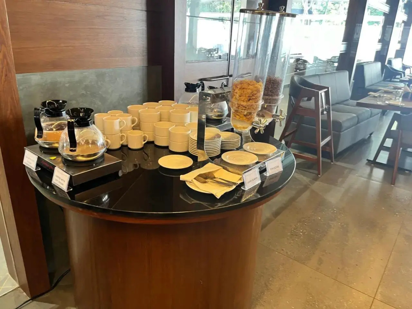 OYO Premium East Nada