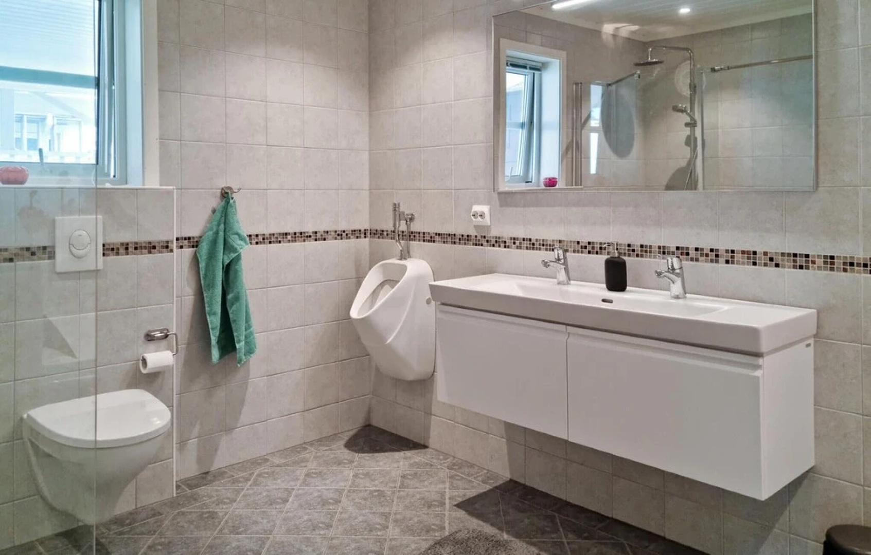 Amazing Home in Spangereid With Wifi and 5 Bedrooms