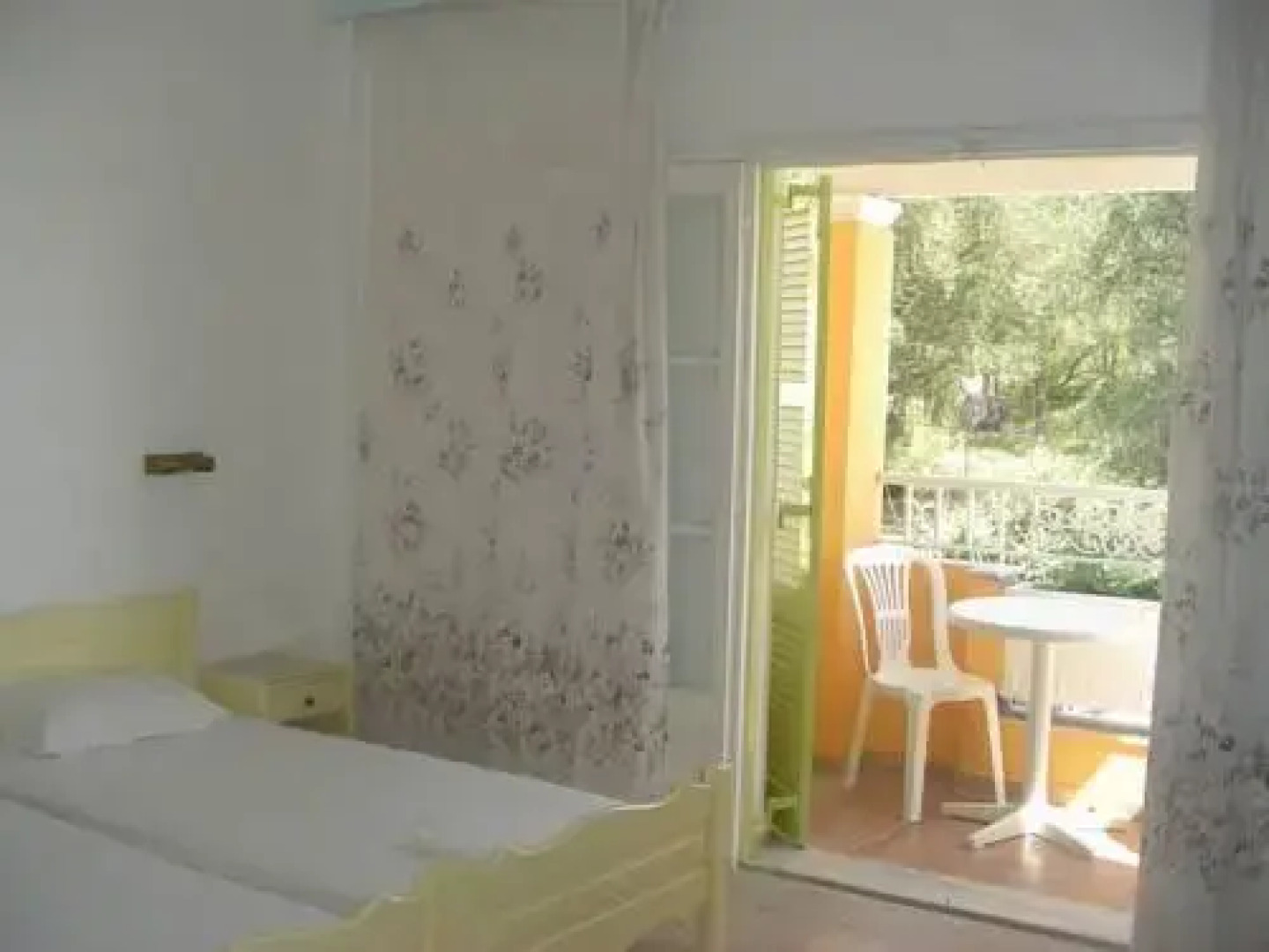 Coryfo Studios & Apartments