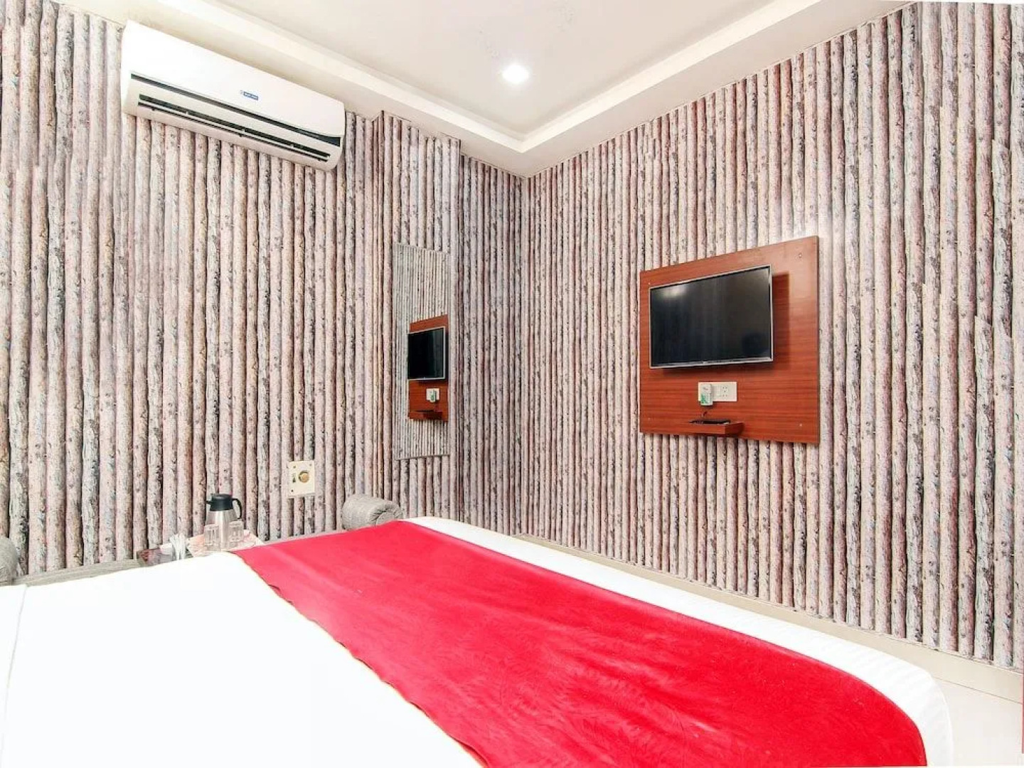 OYO 4308 Hotel Zaarang Inn