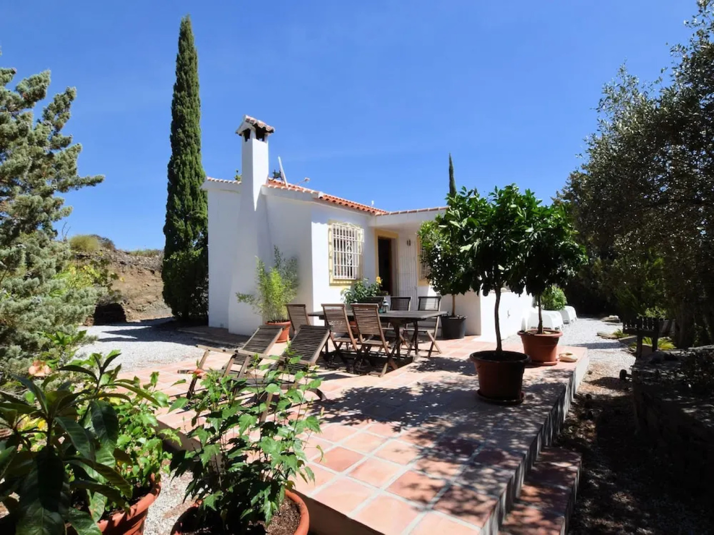 Splendid Villa With in Sayalonga Swimming Pool