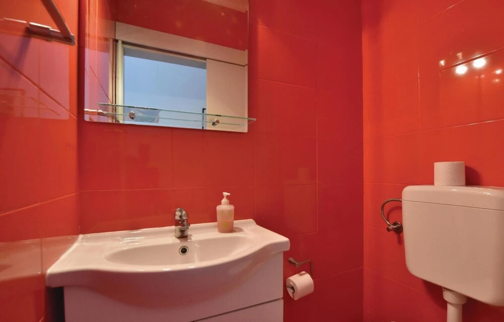 Awesome Home in Duce With Wifi and 9 Bedrooms