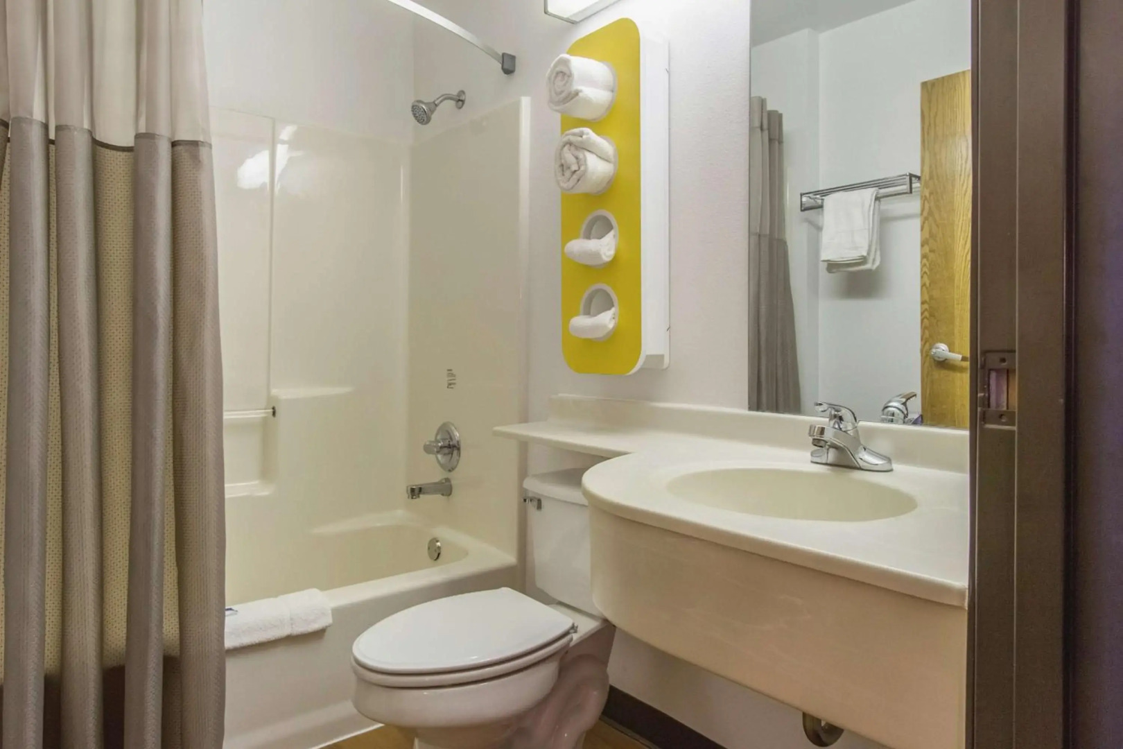 Microtel Inn & Suites by Wyndham Cleveland Streetsboro