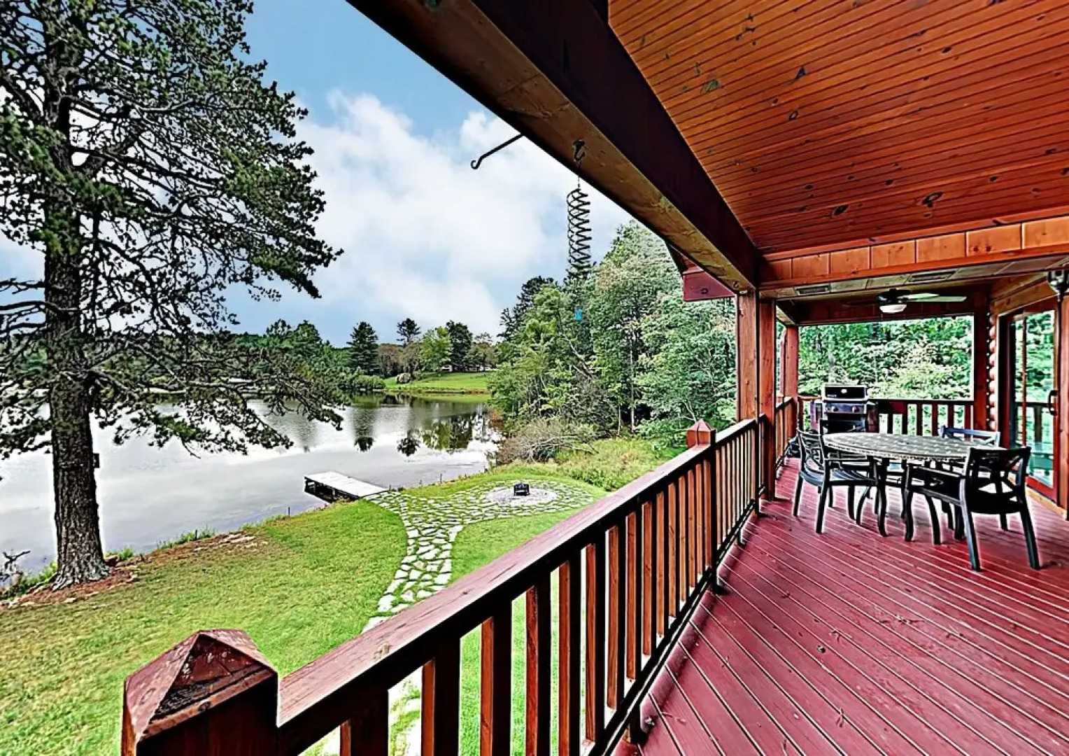 New Listing! Lakefront Log W/ Large Balcony 3 Bedroom Home