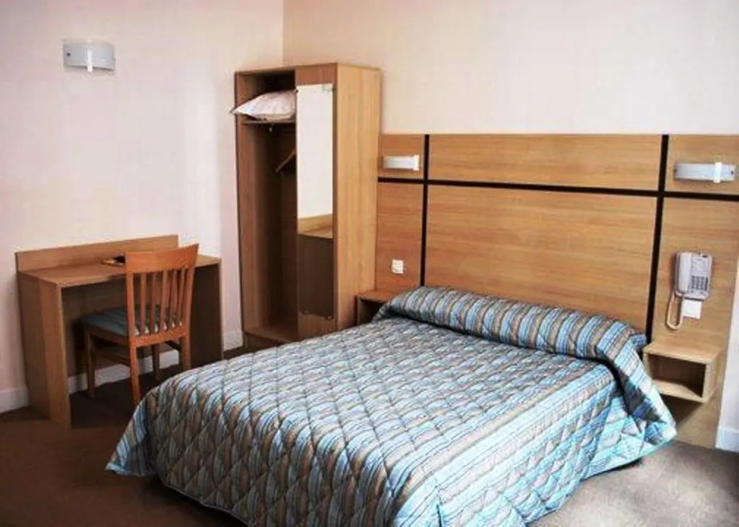 Comfort Hotel Au Firmament Asnieres-sur-Seine