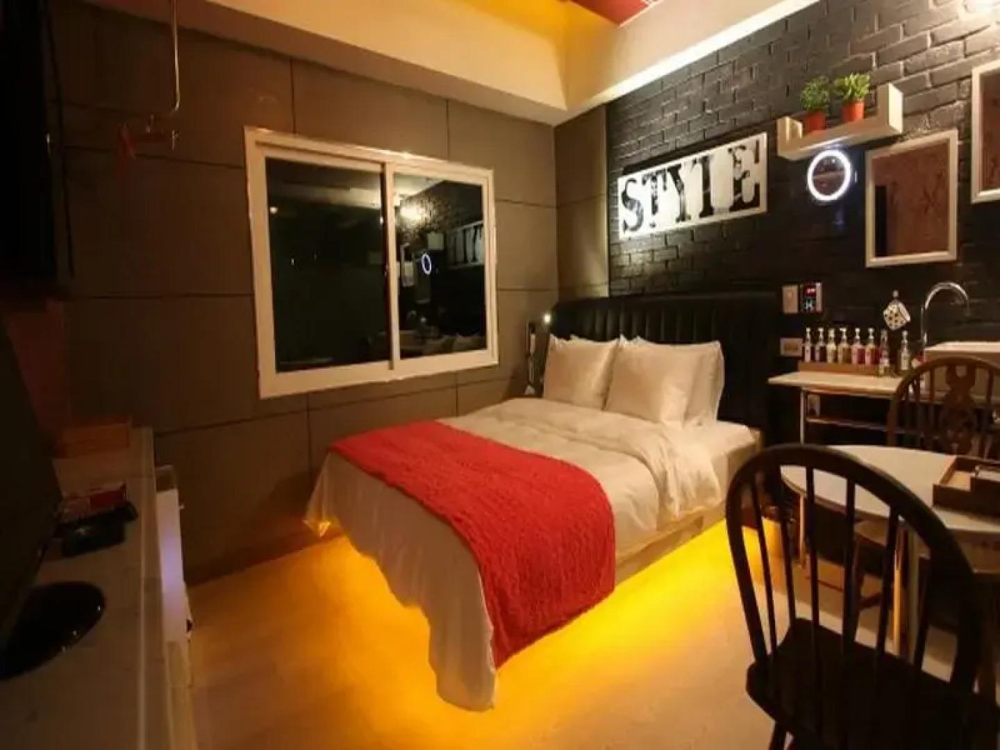 February Boutique Hotel