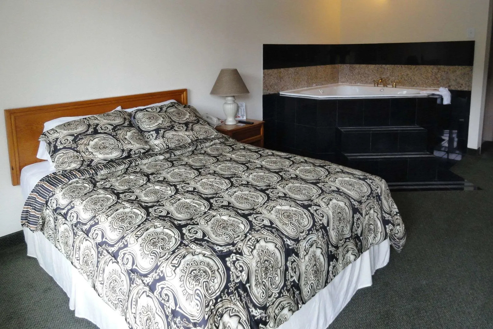 Travelers Inn & Suites