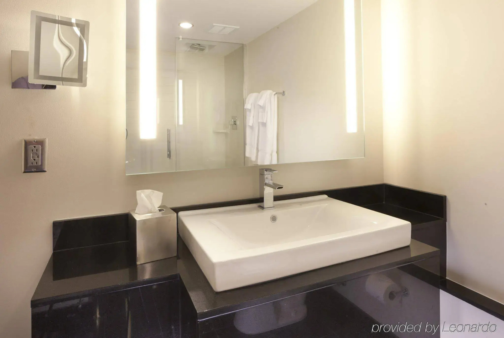 Delta Hotels by Marriott Milwaukee Northwest