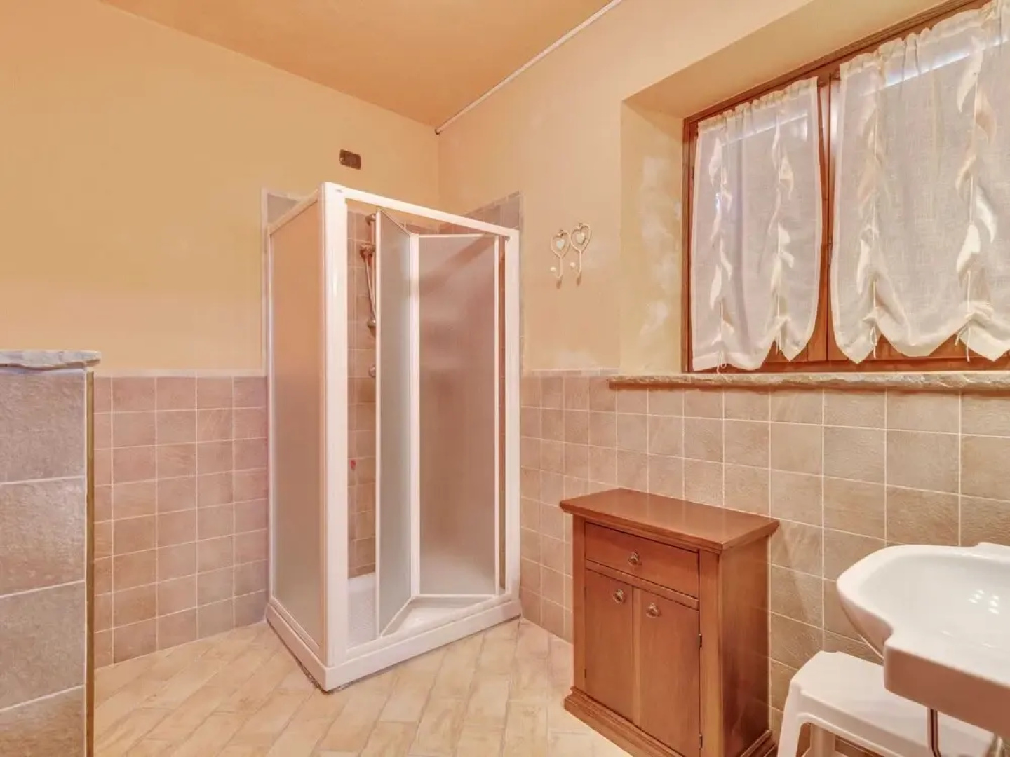 Villa in Piandimeleto With Pool & Sauna
