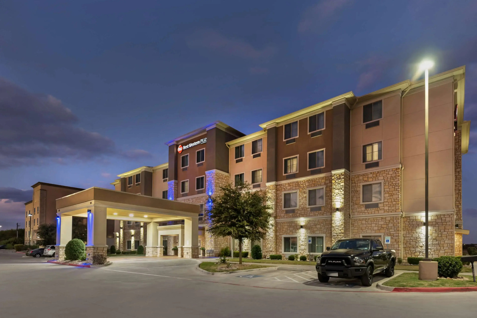 Best Western Plus Buda Austin Inn & Suites