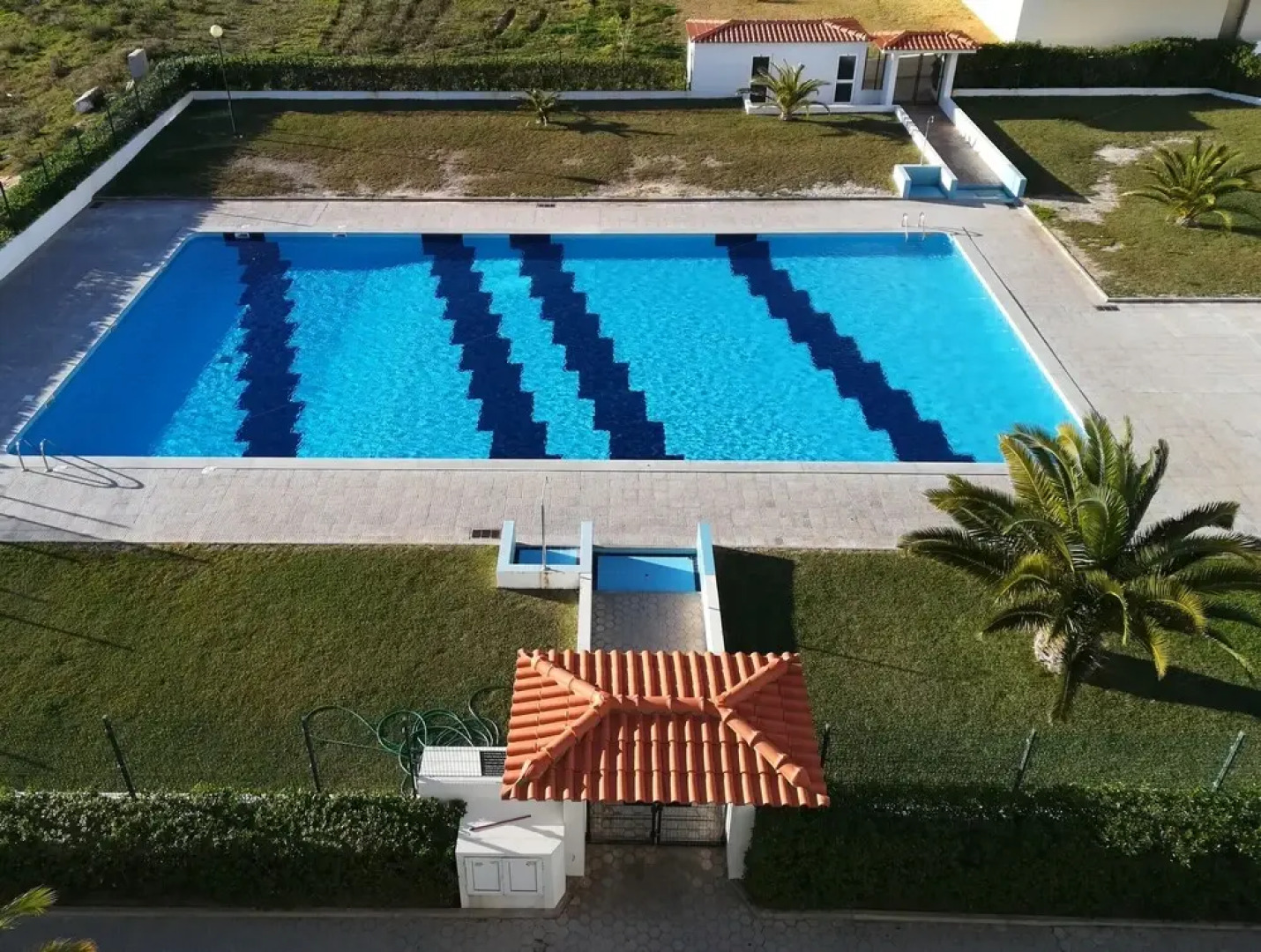 Apartamento Praia de Porches,izibookings