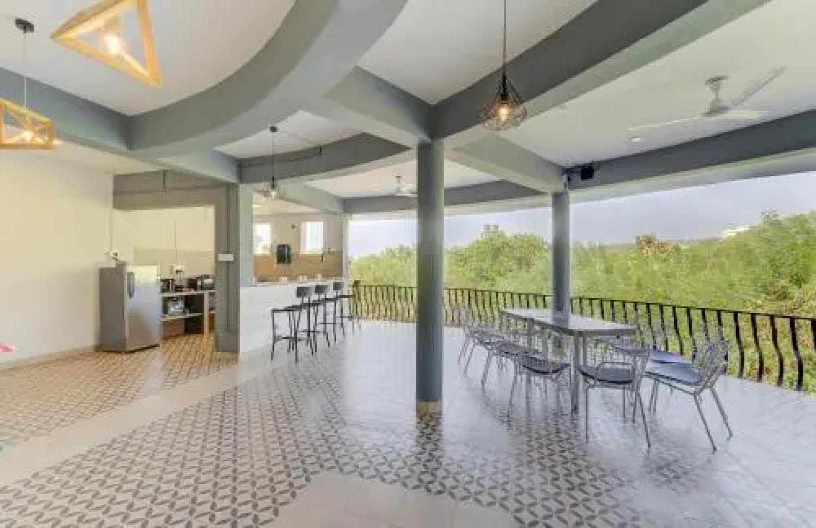 Woke Hostel - Morjim