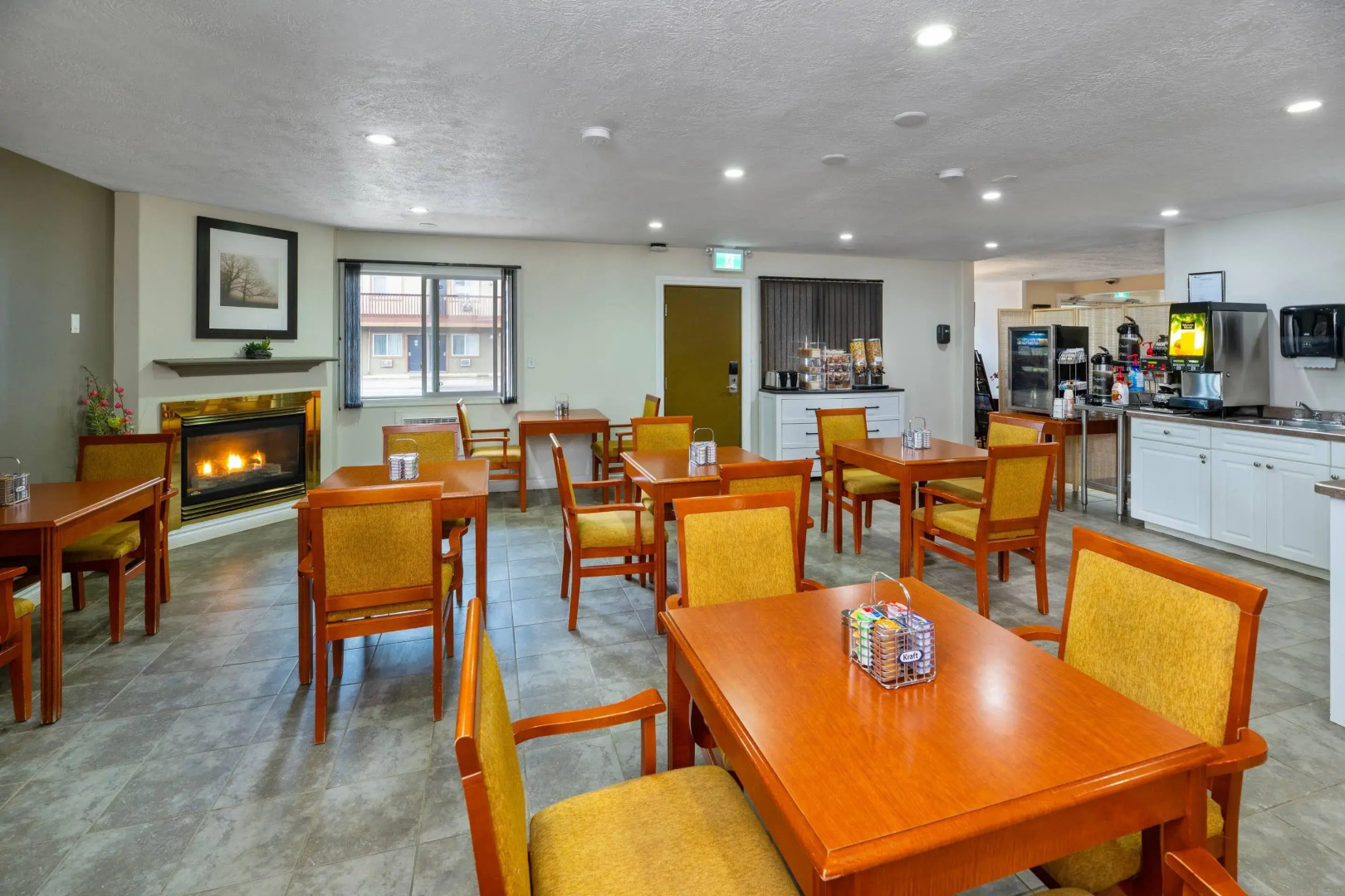 Econo Lodge Inn & Suites