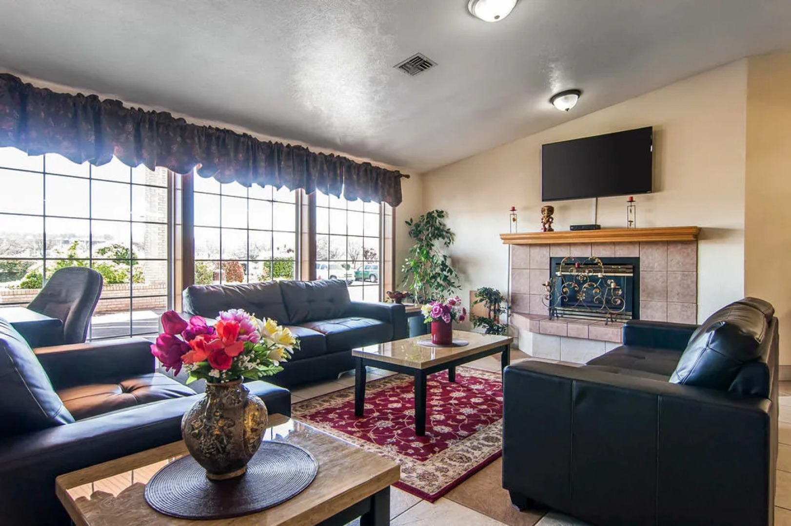 Rodeway Inn & Suites