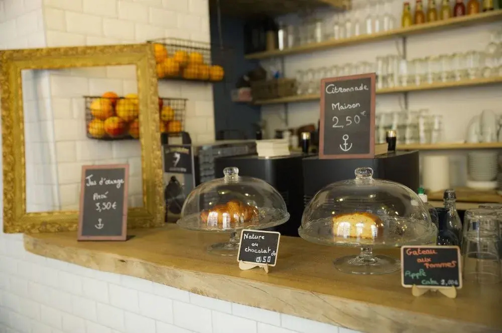 Georges Hostel & Café