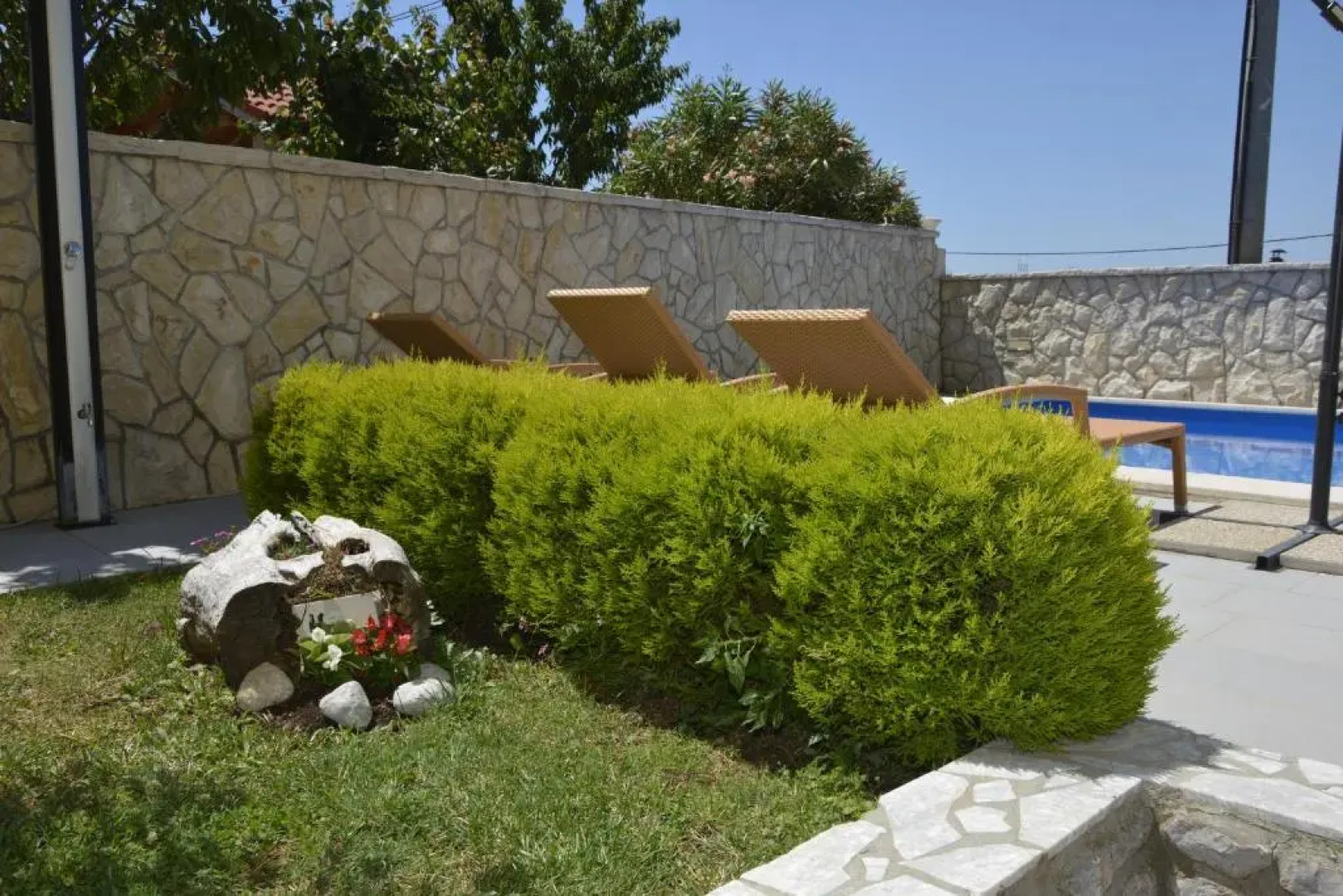 Maro Apartments