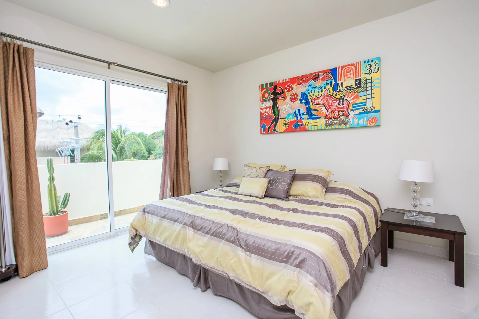 Contemporary Private 2 Br Ph Near Everything