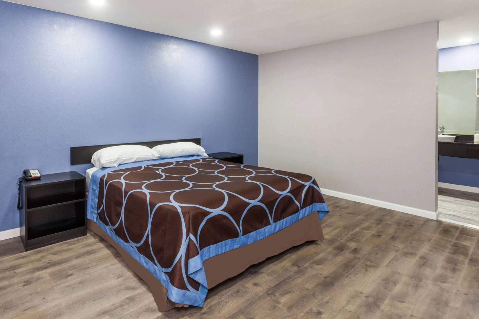 Super 8 by Wyndham Visalia