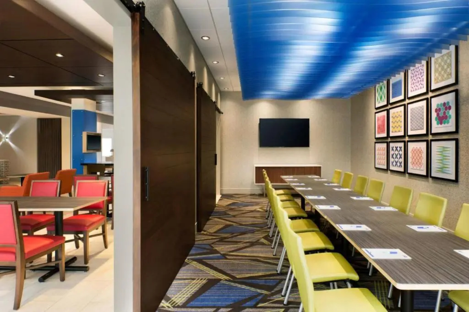 Holiday Inn Express & Suites Fort Wayne North by IHG
